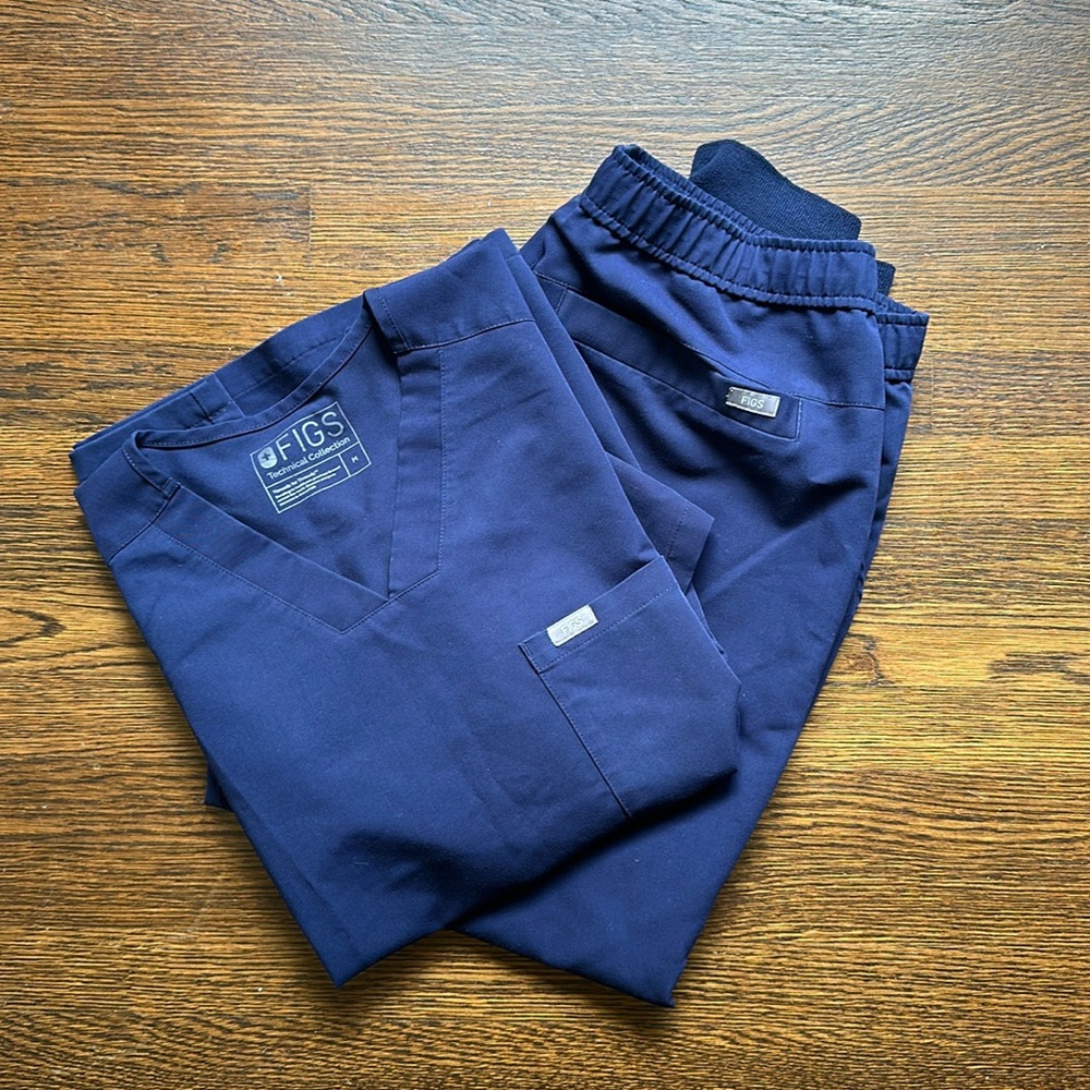 FIGS Men’s Scrubs, Navy, Pants Short, Large, Top size Medium